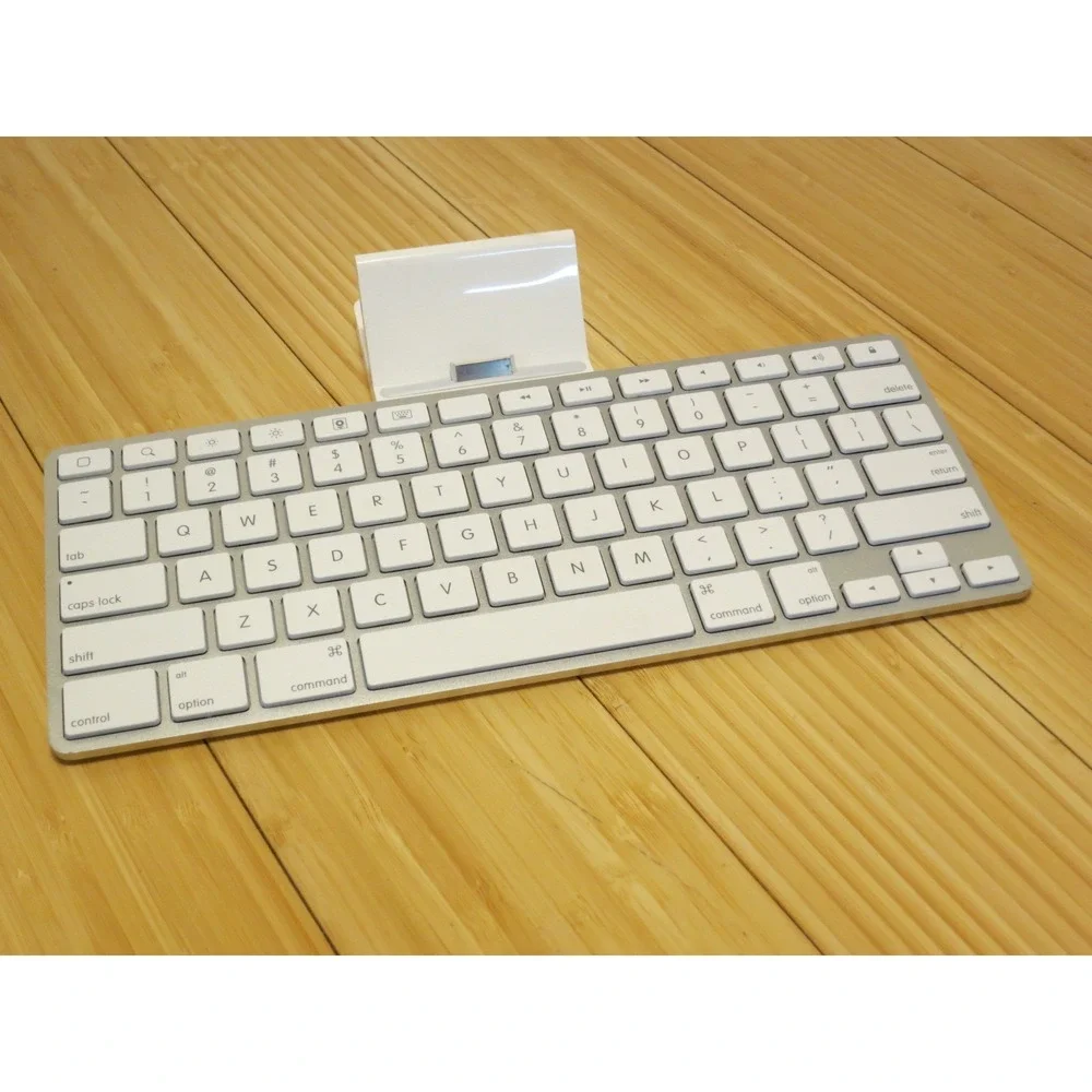 Apple iPad 1/2 Keyboard Dock A1359 30 pin Accessory Lightly Used Docking Station